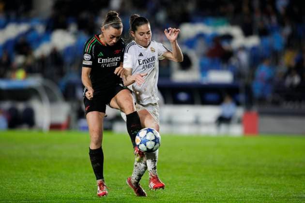 UEFA Women s Champions League - Real Madrid vs Arsenal MADRID, SPAIN -March 18: Katie McCabe of Arsenal and Signe Bruun of Real Madrid fight for the ballduring the UEFA Women s Champions League Quarter Finals First Leg match between Real Madrid and Arsenal at Alfredo Di Stefano stadium in Madrid. (Photo by Guillermo Martinez) Madrid Alfredo Di Stefano Stadium Spain Copyright: xGuillermoxMartinezx