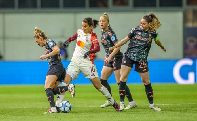 GER, Munich, FC Bayern Munich vs Olympique Lyon, WomenÂs Champions League, Football, UEFA, Season 2024 2025, FC Bayern Campus, Quarterfinals, pictured from l Linda Dallmann FC Bayern Munich Women 10 , Dzenifer Marozsan Olympique Lyon 10 DFB DFL REGULATIONS PROHIBIT ANY USE OF PHOTOGRAPHS AS IMAGE SEQUENCES AND OR QUASI VIDEO, 18 03 2024, Copyright: HMBxMedia HendrikxHamelau