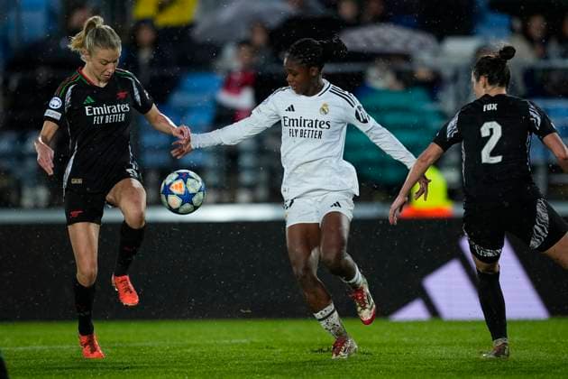 March 18, 2025, Valdebebas, Madrid, SPAIN: Linda Caicedo of Real Madrid and Leah Williamson of Arsenal FC in action during the UEFA WomenÃ¢â‚¬â ¢s Champions League Quarter Final first leg, football match played between Real Madrid CF and Arsenal FC at Alfredo Di Stefano stadium on March 18, 2025, in Valdebebas, Madrid, Spain. Valdebebas SPAIN - ZUMAa181 20250318_zaa_a181_065 Copyright: xOscarxJ.xBarrosox