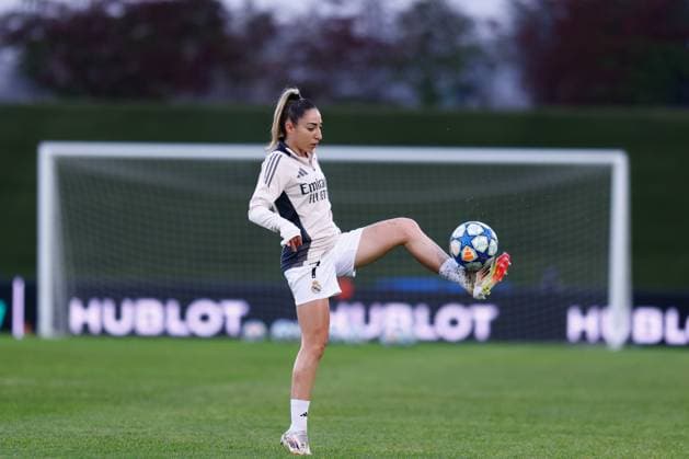 March 18, 2025, Valdebebas, Madrid, SPAIN: Olga Carmona of Real Madrid warms up during the UEFA WomenÃ¢â‚¬â ¢s Champions League Quarter Final first leg, football match played between Real Madrid CF and Arsenal FC at Alfredo Di Stefano stadium on March 18, 2025, in Valdebebas, Madrid, Spain. Valdebebas SPAIN - ZUMAa181 20250318_zaa_a181_070 Copyright: xDennisxAgyemanx