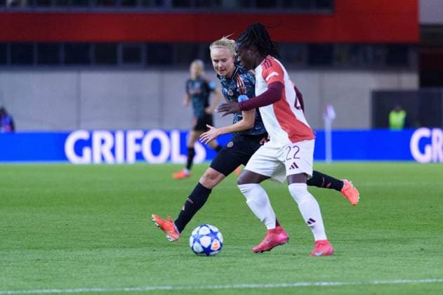 Pernille Harder (21 FC Bayern Munich) and Tabitha Chawinga (22 Olympique Lyonnais) during the UEFA Womens Champions League quarter-final match between FC Bayern Munich and Olympique Lyonnais at FC Bayern Campus in Munich, Germany. (Sven Beyrich SPP) Copyright: xSvenxBeyrich SPPx spp-en-SvBe-20250318-D4S_7756