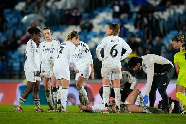 March 18, 2025, Valdebebas, Madrid, SPAIN: Melanie Leupolz of Real Madrid gets injured during the UEFA WomenÃ¢â‚¬â ¢s Champions League Quarter Final first leg, football match played between Real Madrid CF and Arsenal FC at Alfredo Di Stefano stadium on March 18, 2025, in Valdebebas, Madrid, Spain. Valdebebas SPAIN - ZUMAa181 20250318_zaa_a181_086 Copyright: xOscarxJ.xBarrosox