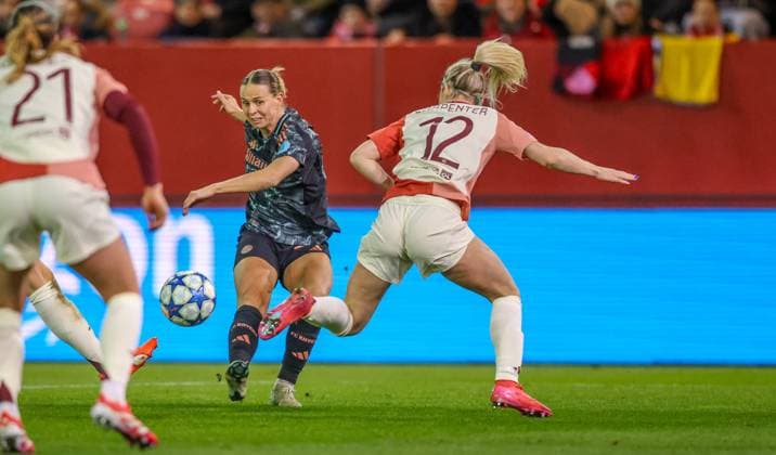 GER, Munich, FC Bayern Munich vs Olympique Lyon, WomenÂs Champions League, Football, UEFA, Season 2024 2025, FC Bayern Campus, Quarterfinals, pictured from l Klara Bühl FC Bayern Munich Women 17 , Ellie Carpenter OLympique Lyon 12 DFB DFL REGULATIONS PROHIBIT ANY USE OF PHOTOGRAPHS AS IMAGE SEQUENCES AND OR QUASI VIDEO, 18 03 2024, Copyright: HMBxMedia HendrikxHamelau