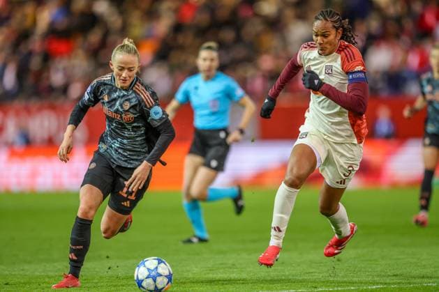 GER, Munich, FC Bayern Munich vs Olympique Lyon, WomenÂs Champions League, Football, UEFA, Season 2024 2025, FC Bayern Campus, Quarterfinals, pictured from l Lea Schüller FC Bayern Munich Women 11 , Wendie Renard Olympique Lyon 3 DFB DFL REGULATIONS PROHIBIT ANY USE OF PHOTOGRAPHS AS IMAGE SEQUENCES AND OR QUASI VIDEO, 18 03 2024, Copyright: HMBxMedia HendrikxHamelau