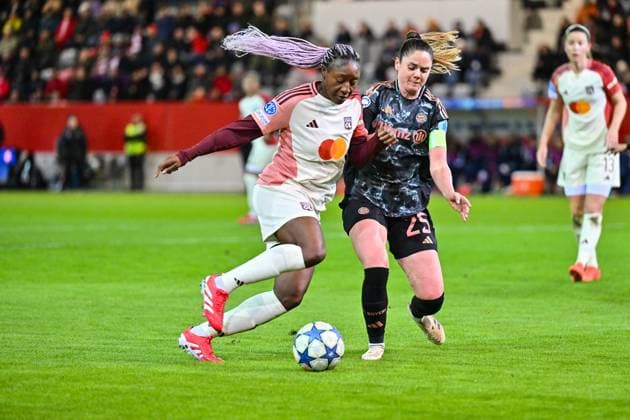 UEFA Womens s Champions League FC Bayern Munich Women Olympique Lyonnais 18 03 2025 In duel Kadidiatou DIANI Olympique Lyonnais 11 and Sarah ZADRAZIL FCB 25 duel Women s Champions League FC Bayern Muenchen Olympique Lyon, FC Bayern Campus venue on 18 03 2025 Copyright: xBEAUTIFULxSPORTS Goldbergx