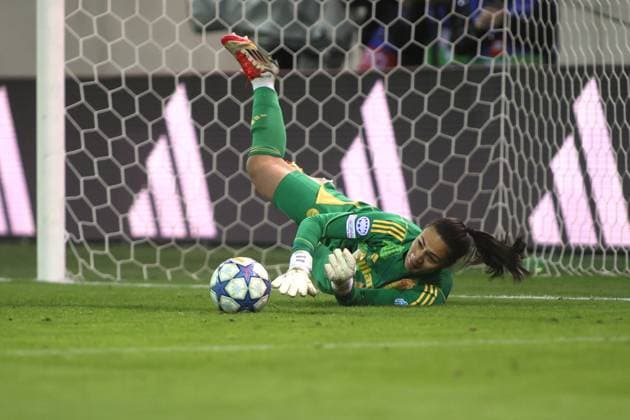 Bayerns 1 goalkeeper Maria Luisa GROHS saves penalty kick Womens football, Munich Lyon Womens soccer Champions League, FC Bayern Munich Olympique Lyon, quarter-final first leg, 2024 2025 season, on 18 03 2025 in Munich, F C B A Y E R N C A M P U S, Germany Source Copyright Credit Oryk HAIST xFRAUENFUSSBALL-BAYERN-LYONx