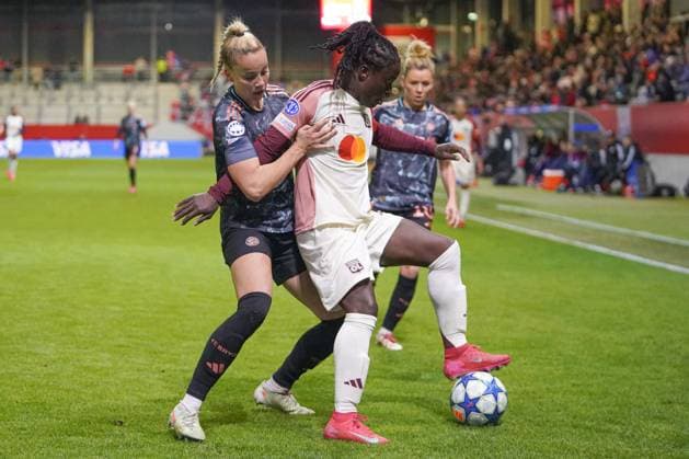 Giulia Gwinn 7 FC Bayern and Tabitha Chawinga 22 Olympique Lyonnais in action at the UEFA Womens Champions League match FC Bayern Munich Olympique Lyon on 18 03 2025 Munich FC Bayern Campus Bayern Germany
