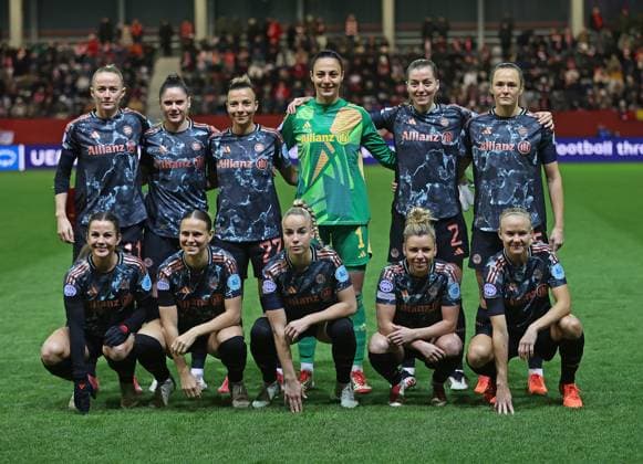 Football, Women, UEFA Women™s Champions League, quarter-final first leg, 2024 2025 season, FC Bayern Munich Olympique Lyon, campus team picture, team picture, starting line-up FC Bayern Munich women, first eleven