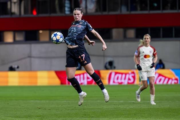 Klara Buehl FC Bayern Muenchen Women, 17 GER, FC Bayern Muenchen vs Olympique Lyon, Football, UEFA Womans Champions League, quarter-final first leg, 2024 2025 season, 18 03 2025 GER, FC Bayern Muenchen vs Olympique Lyon, Football, UEFA Womans Champions League, quarter-final first leg, 2024 2025 season, 18 03 2025 Muenchen Copyright: xEibner-Pressefoto HeikexFeinerx EP_HFR
