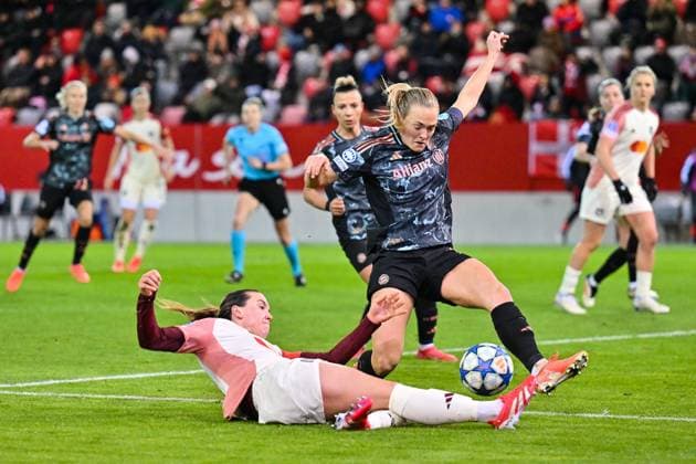 UEFA Womens s Champions League FC Bayern München Frauen Olympique Lyonnais 18 03 2025 in duel Vicki BECHO Olympique Lyonnais 27 and Madalena ERIKSSON FCB 5 duel Women s Champions League FC Bayern Muenchen Olympique Lyon, FC Bayern Campus Spielstaette on 18 03 2025 Copyright: xBEAUTIFULxSPORTS Goldbergx
