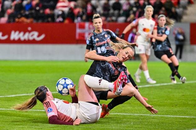 UEFA Womens s Champions League FC Bayern München Frauen Olympique Lyonnais 18 03 2025 in duel Vicki BECHO Olympique Lyonnais 27 and Madalena ERIKSSON FCB 5 duel Women s Champions League FC Bayern Muenchen Olympique Lyon, FC Bayern Campus Spielstaette on 18 03 2025 Copyright: xBEAUTIFULxSPORTS Goldbergx
