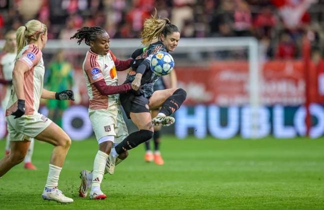 GER, Munich, FC Bayern Munich vs Olympique Lyon, WomenÂs Champions League, Football, UEFA, Season 2024 2025, FC Bayern Campus, Quarterfinals, pictured from l Melchie Dumornay Olympique Lyon 6 , Sarah Zadrazil FC Bayern Munich Women 25 DFB DFL REGULATIONS PROHIBIT ANY USE OF PHOTOGRAPHS AS IMAGE SEQUENCES AND OR QUASI VIDEO, 18 03 2024, Copyright: HMBxMedia HendrikxHamelau