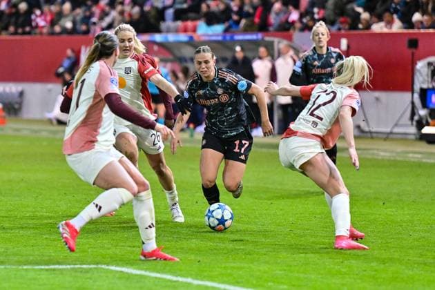 UEFA Womens s Champions League FC Bayern München Frauen Olympique Lyonnais 18 03 2025 v l Vanessa GILLES Olympique Lyonnais 21 , Lindsey HEAPS Olympique Lyonnais 26 , Klara BUEHL FCB 17 and Ellie CARPENTER Olympique Lyonnais 12 duel Women s Champions League FC Bayern Muenchen Olympique Lyon, FC Bayern Campus Spielstaette on 18 03 2025 Copyright: xBEAUTIFULxSPORTS Goldbergx