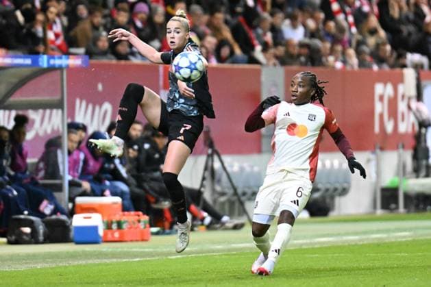 Womens soccer duel between GWINN Giulia and DUMORNAY Melchie during the UEFA Womens Champions League match between FC Bayern Munich and Olympique Lyonnais on 18 03 2025, Germany, Bayern Munich FC Bayern Campus Bayern Germany