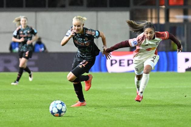 Womens soccer sprint duel between HARDER Pernille and BACHA Selma at the UEFA Womens Champions League match between FC Bayern Munich and Olympique Lyonnais on 18 03 2025, Germany, Bayern Munich FC Bayern Campus Bayern Germany