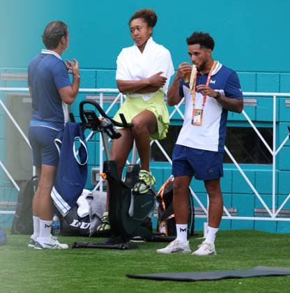 March 18, 2025, Miami Gardens, Florida, United States Of America: MIAMI GARDENS, FLORIDA - MARCH 18: is Naomi Osaka, Patrick Mouratoglou is seen on the warm up field on Day 1 of the Miami Open at Hard Rock Stadium on March 18, 2025 in Miami Gardens, Florida. ...People: Naomi Osaka, Patrick Mouratoglou Miami Gardens United States Of America - ZUMAs214 20250318_ada_s214_050 Copyright: xSMGx