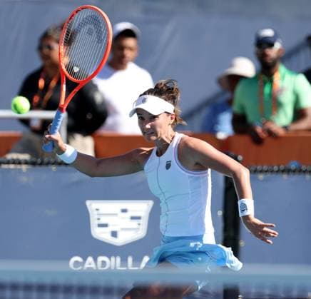 March 18, 2025, Miami Gardens, Florida, United States Of America: MIAMI GARDENS, FLORIDA - MARCH 18: Lauren Davis of the United States defeats Aoi Ito of Japan on Day 1 of the Miami Open at Hard Rock Stadium on March 18, 2025 in Miami Gardens, Florida....People: Lauren Davis Miami Gardens United States Of America - ZUMAs214 20250318_ada_s214_070 Copyright: xSMGx