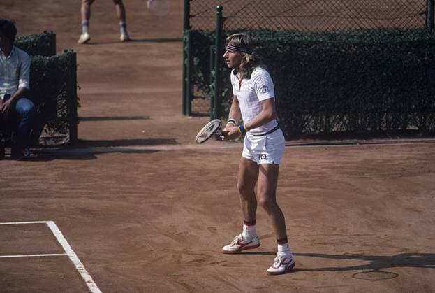 Björn Borg. Ehemaliger Tennisspieler Nr. 1 der Welt, geboren am 6. Juni 1956. Er war der erste Mann in der Open Ära, der 11 Grand Slam Titel im Einzel gewann, davon sechs bei den French Open und fünf in Folge in Wimbledon. Hier abgebildet 1977 Bjorn Borg. Former world no 1 tennis player born june 6 1956. He became the first man in the Open era to win 11 Grand Slam singles titles with six at the French open and five consecutively wins at Wimbledon. Pictured here 1977 Copyright: imageBROKER Sjoberg ibljsj12899366.jpg Bitte beachten Sie die gesetzlichen Bestimmungen des deutschen Urheberrechtes hinsichtlich der Namensnennung des Fotografen im direkten Umfeld der Veröffentlichung Björn Borg. Ehemaliger Tennisspieler Nr. 1 der Welt, geboren am 6. Juni 1956. Er war der erste Mann in der Open Ära, der imago images 0807188719