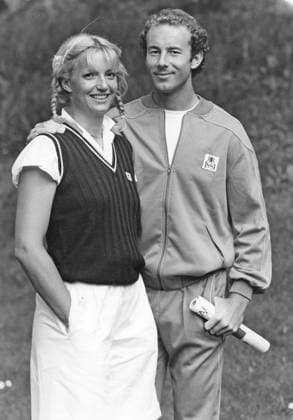 Ingemar Stenmark, geboren am 18. März 1956, ist ein ehemaliger schwedischer alpiner Skirennläufer im Weltcup. Er gilt als einer der bedeutendsten schwedischen Sportler aller Zeiten und als der größte Slalom und Riesenslalomspezialist aller Zeiten. Stenmark mit seiner Frau Ann Uvhagen 1981 Ingemar Stenmark born 18 March 1956 is a Swedish former World Cup alpine ski racer. He is regarded as one of the most prominent Swedish athletes ever, and as the greatest slalom and giant slalom specialist of all time. Stenmark with his wife Ann Uvhagen 1981 Copyright: imageBROKER Sjoberg ibljsj12853457.jpg Bitte beachten Sie die gesetzlichen Bestimmungen des deutschen Urheberrechtes hinsichtlich der Namensnennung des Fotografen im direkten Umfeld der Veröffentlichung Ingemar Stenmark, geboren am 18. März 1956, ist ein ehemaliger schwedischer alpiner Skirennläufer im Weltcup. Er gilt al imago images 0807041330