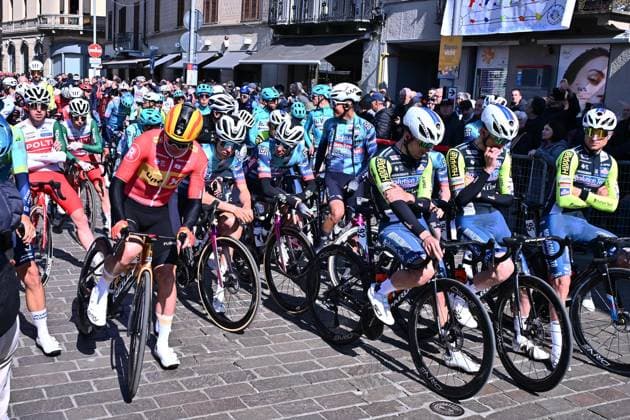 Foto IPP Michele Maraviglia Rho 19 03 2025 Ciclismo Milano-Torino nella foto Partenza del gruppo dei ciclisti da Rho Italy Photo Press - World Copyright Milano italy Italia ITALY  Copyright: xR4924_italyphotopressx