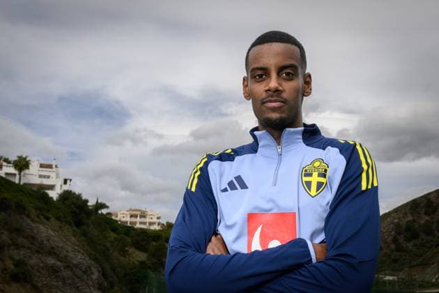 250319 Alexander Isak of the Swedish men s national football team poses for at portrait in the mixed zone after a training session on March 19, 2025 in Marbella Photo Carl Sandin BILDBYRAN code CS CS0695 fotboll football soccer fotball landskamp träning practice training sverige sweden sverige a bbeng porträtt  Copyright: CARLxSANDIN BB250319CS023