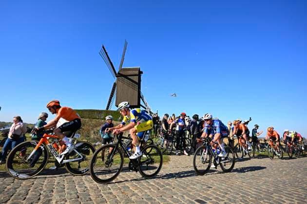 Danilith Nokere Koerse 2025 cycling race NOKERE, BELGIUM - MARCH 19 : illustration picture peloton during the Men Elite UCI 1.Pro 78th Danilith Nokere Koerse cycling race with start in Deinze and finish in Nokere (188,2 km) on March 19, 2025 in Nokere, Belgium, 19 03 2025 ( Motordriver Rodrique Verfaillie & Nokere Belgium  Copyright: xTomasxSiskx