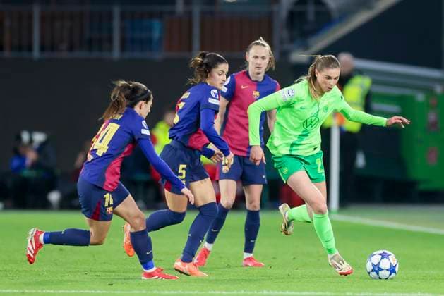Aitana Bonmati FC Barcelona , Jana Fernandez FC Barcelona and Jule Brand VfL Wolfsburg battle for the ball, UEFA Women s Champions League Quarter Finals First Leg, VfL Wolfsburg and FC Barcelona, Volkswagen Arena on March 19, 2025 in Wolfsburg, Germany Photo by Marco Steinbrenner DeFodi Images Aitana Bonmati FC Barcelona , Jana Fernandez FC Barcelona and Jule Brand VfL Wolfsburg battle for the ball, UEFA Women s Champions League Quarter Finals First Leg, VfL Wolfsburg and FC Barcelona, Volkswagen Arena, March 19, 2025 in Wolfsburg, Germany Photo by Marco Steinbrenner DeFodi Images