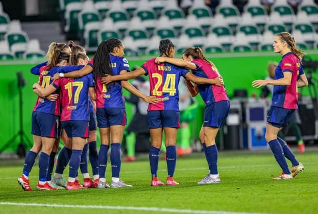 GER, Wolfsburg, VfL Wolfsburg vs FC Barcelona, WomenÂs Champions League, Football, UEFA, 2024 2025 season, Volkswagen Arena, quarter-final, in the picture own goal by Caitlin Dijkstra VfL Wolfsburg 3 , players around Ewa Pajor FC Barcelona 17 celebrate the goal DFB DFL REGULATIONS PROHIBIT ANY USE OF PHOTOGRAPHS AS IMAGE SEQUENCES AND OR QUASI VIDEO, 19 03 2025, Copyright: HMBxMedia HendrikxHamelau