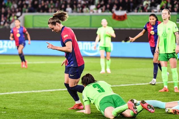 Soccer I Women I 2024 2025 season I Champions League I Quarter-finals I VfL Wolfsburg FC Barcelona I 19 03 2025 Ewa Pajor 17, FC Barcelona with modest goal celebration after her goal to make it 1-0 from the visitors perspective, Caitlin Dijkstra 3, VfL Wolfsburg lie beaten on the ground Wolfsburg Volkswagen Arena Niedersachsen Germany Copyright: xLobeca InesxHähnelx