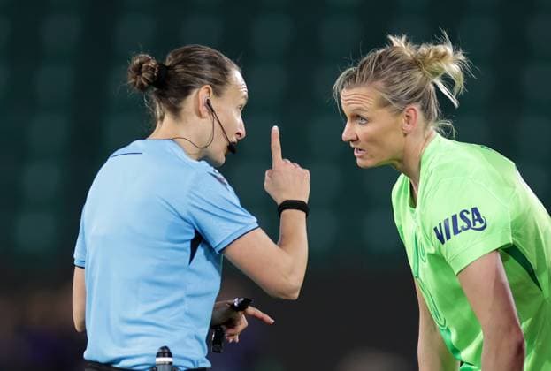 Referee Ivana Projkovska, Alexandra Popp VfL Wolfsburg Football, Women, Season 2024 2025, UWCL Quarterfinals, First leg, Volkswagen Arena , VfL Wolfsburg vs FC Barcelona DFL REGULATIONS PROHIBIT ANY USE OF PHOTOGRAPHS AS IMAGE SEQUENCES AND OR QUASI VIDEO