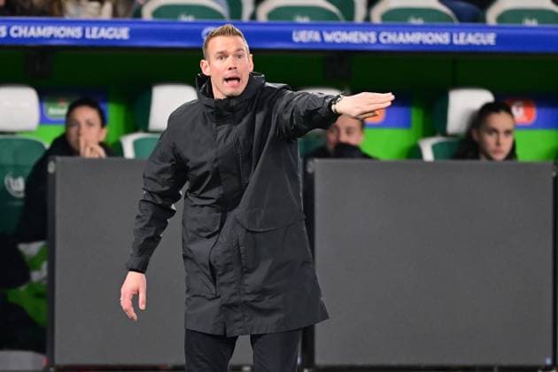 WOLFSBURG - VFL Wolfsburg coach Tommy Stroot during the UEFA Champions League women s quarterfinal match between VFL Wolfsburg and FC Barcelona, Barca at the VFL Wolfsburg Arena on March 19, 2025 in Wolfsburg, Germany. ANP Hollandse Hoogte Women s UEFA Champions League Quarter final 2024 25 xVIxANPxSportx xGerritxvanxKeulenxIVx 522697004 originalFilename: 522697004.jpg