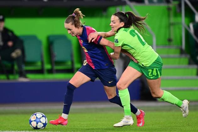 WOLFSBURG - (l-r) Caroline Graham Hansen of FC Barcelona, Barca Joelle Wedemeyer of VFL Wolfsburg during the UEFA Champions League women s quarterfinal match between VFL Wolfsburg and FC Barcelona at the VFL Wolfsburg Arena on March 19, 2025 in Wolfsburg, Germany. ANP Hollandse Hoogte Women s UEFA Champions League Quarter final 2024 25 xVIxANPxSportx xGerritxvanxKeulenxIVx 522697020 originalFilename: 522697020.jpg
