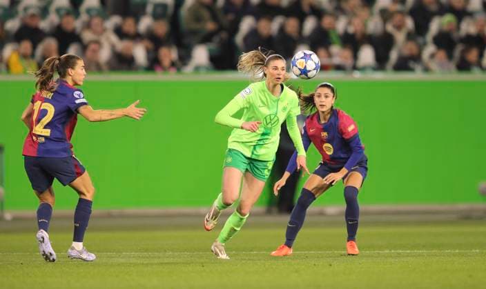 Photo Jule Brand Wolfsburg vs Jana Fernandez VELASCO Barcelona Soccer Womens Champions League Quarterfinal on Wed 19 03 2025 VfL Wolfsburg CF Barcelona