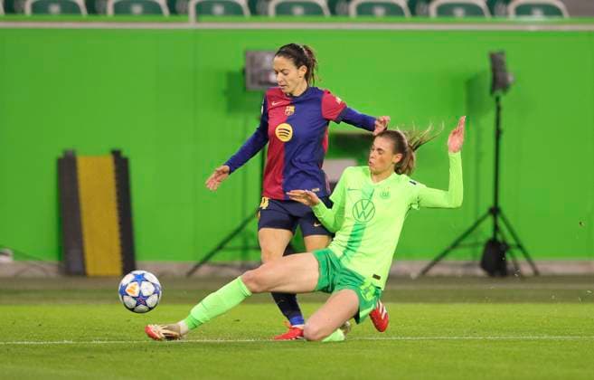 Photo Jule Brand Wolfsburg straddles Aitana Bonmati CONCA Barcelona Womens Champions League quarter-final on Wed 19 03 2025 VfL Wolfsburg CF Barcelona