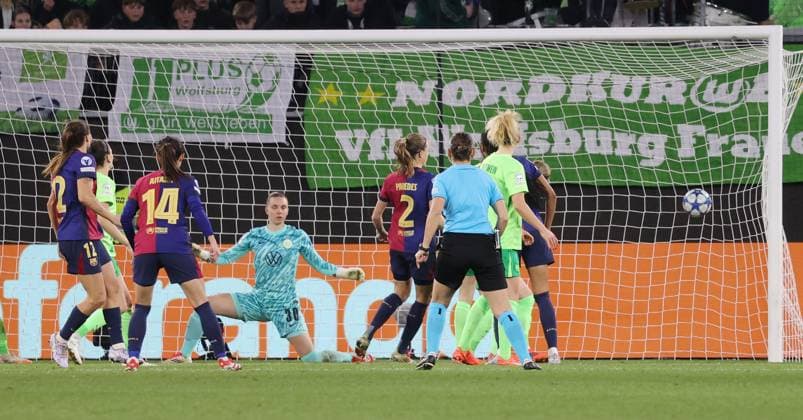 Women UWCL VfL Wolfsburg vs FC Barcelona Wolfsburg, 19 03 2025, Football, Women, Season 24 25, Women s Champions League, Quarterfinal, First leg, VfL Wolfsburg vs FC Barcelona, picture shows Irene Paredes FCB, 2 scoring the goal for 2 0 for Barca Wolfsburg in this scene