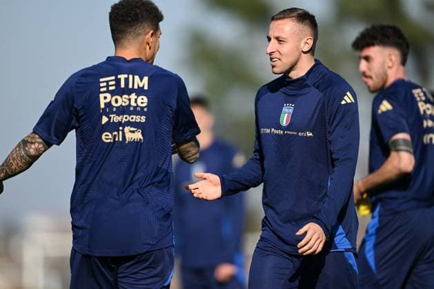 CALCIO - UEFA Nations League - Team Italy - Training Davide Frattesi of Italy in action during a Italy training session at BPER Training Centre at BPER Training Centre Appiano Gentile on March 19, 2025 in Como, Italy Milan Italy  Copyright: xIPAxSport ABACAx