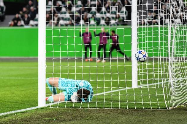 Soccer I Women I Season 2024 2025 I Champions League I Quarterfinals I VfL Wolfsburg FC Barcelona I 19 03 2025 For 3 times the ball zappelt in the Wolfsburg goal, Anneke Borbe 30, VfL Wolfsburg beaten at the BNoden Crop, close-up, portrait, portrait, single photo, single image, body Wolfsburg Volkswagen Arena Lower Saxony Germany Copyright: xLobeca InesxHähnelx