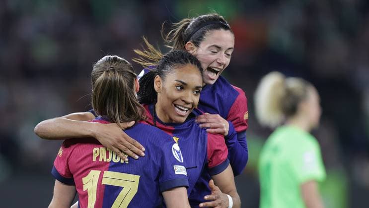 Cheers , 0 3 Salma Paralluelo FC Barcelona Football, Women, Season 2024 2025, UWCL Quarterfinals, First leg, Volkswagen Arena , VfL Wolfsburg vs FC Barcelona DFL REGULATIONS PROHIBIT ANY USE OF PHOTOGRAPHS AS IMAGE SEQUENCES AND OR QUASI VIDEO
