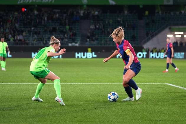 Wolfsburg, Germany, March 19th 2025: Svenja Huth ( 10 Wolfsburg ) Alexia Putellas ( 11 Barcelona ) during the UEFA Womens Champions League quarterfinal football match between VFL Wolfsburg and FC Barcelona, Barca at Volkswagen Arena in Wolfsburg, Germany. (Julia Kneissl SPP) Copyright: xJuliaxKneisslx xSPPx spp-en-JuKnSp-JK_04541.jpeg
