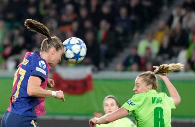 Ewa Pajor FC Barcelona Women, 17 and Janina Minge VfL Wolfsburg Women, 6 GER, VfL Wolfsburg vs FC Barcelona, Football, UEFA Womens Champions League, quarter-final first leg, 2024 2025 season, 19 03 2025 GER, VfL Wolfsburg vs FC Barcelona, Football, UEFA Womens Champions League, quarter-final first leg, 2024 2025 season, 19 03 2025 Wolfsburg Copyright: xEibner-Pressefoto ScottxColemanx EP_SCN