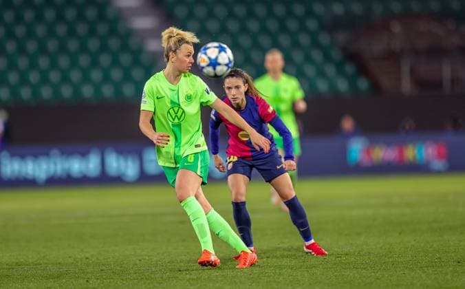 GER, Wolfsburg, VfL Wolfsburg vs FC Barcelona, WomenÂs Champions League, Football, UEFA, Season 2024 2025, Volkswagen Arena, Quarterfinals, pictured from l Lena Lattwein Vfl Wolfsburg 8 , Aitana Bonmati FC Barcelona 14 DFB DFL REGULATIONS PROHIBIT ANY USE OF PHOTOGRAPHS AS IMAGE SEQUENCES AND OR QUASI VIDEO, 19 03 2025, Copyright: HMBxMedia HendrikxHamelau