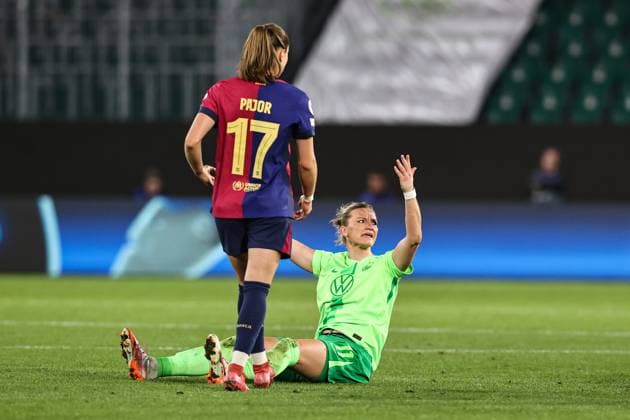 Alexandra Popp VfL Wolfsburg,11 and Ewa Pajor FC Barcelona,17 Womens Champions League quarter-final 2024 2025 season VfL Wolfsburg vs FC Barcelona at the Volkswagen Arena in Wolfsburg Action,soccer,woman,women,ladies,Germany,19 03 2025