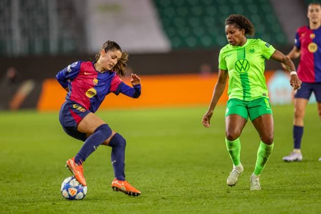 GER, Wolfsburg, VfL Wolfsburg vs FC Barcelona, Womens Champions League, Football, UEFA, 2024 2025 season, Volkswagen Arena, quarter-finals, pictured from l Jana Fernández FC Barcelona 5 , Lineth Beerensteyn Vfl Wolfsburg 9 DFB DFL REGULATIONS PROHIBIT ANY USE OF PHOTOGRAPHS AS IMAGE SEQUENCES AND OR QUASI VIDEO, 19 03 2025, Copyright: HMBxMedia HendrikxHamelau