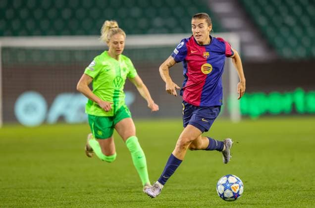 GER, Wolfsburg, VfL Wolfsburg vs FC Barcelona, WomenÂs Champions League, Football, UEFA, Season 2024 2025, Volkswagen Arena, Quarterfinals, pictured from l Rebecka Blomqvist Vfl Wolfsburg 21 , Patri Guijarro FC Barcelona 12 DFB DFL REGULATIONS PROHIBIT ANY USE OF PHOTOGRAPHS AS IMAGE SEQUENCES AND OR QUASI VIDEO, 19 03 2025, Copyright: HMBxMedia HendrikxHamelau