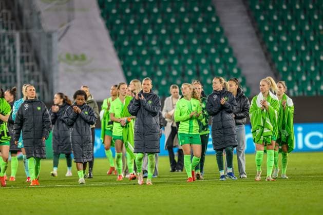 GER, Wolfsburg, VfL Wolfsburg vs FC Barcelona, WomenÂs Champions League, Football, UEFA, Season 2024 2025, Volkswagen Arena, Quarterfinals, in the picture disappointed players of Vfl Wolfsburg after the defeat against FC Barcelona DFB DFL REGULATIONS PROHIBIT ANY USE OF PHOTOGRAPHS AS IMAGE SEQUENCES AND OR QUASI VIDEO, 19 03 2025, Copyright: HMBxMedia HendrikxHamelau