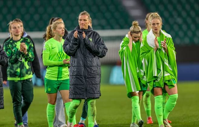 GER, Wolfsburg, VfL Wolfsburg vs FC Barcelona, WomenÂs Champions League, Football, UEFA, Season 2024 2025, Volkswagen Arena, Quarterfinals, in the picture disappointed players of Vfl Wolfsburg after the defeat against FC Barcelona DFB DFL REGULATIONS PROHIBIT ANY USE OF PHOTOGRAPHS AS IMAGE SEQUENCES AND OR QUASI VIDEO, 19 03 2025, Copyright: HMBxMedia HendrikxHamelau
