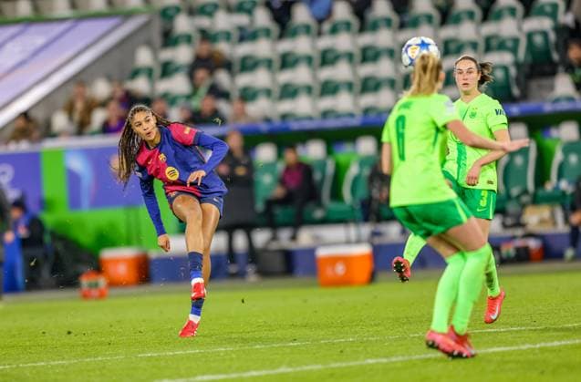 GER, Wolfsburg, VfL Wolfsburg vs FC Barcelona, WomenÂs Champions League, Football, UEFA, 2024 2025 season, Volkswagen Arena, quarter-final, in the picture Sydney Schertenleib FC Barcelona 30 scores the goal to 4 1 DFB DFL REGULATIONS PROHIBIT ANY USE OF PHOTOGRAPHS AS IMAGE SEQUENCES AND OR QUASI VIDEO, 19 03 2025, Copyright: HMBxMedia HendrikxHamelau