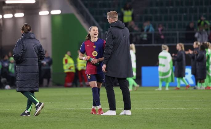 Women UWCL VfL Wolfsburg vs FC Barcelona Wolfsburg, 19 03 2025, Football, Women, Season 24 25, Women s Champions League, Quarterfinal, First leg, VfL Wolfsburg vs FC Barcelona, Picture shows emotions after the final whistle Ewa Pajor FCB, 17 with VfL coach Tommy Stroot Wolfsburg