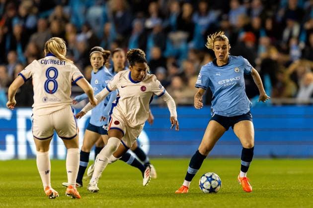 Manchester City Women v Chelsea Women UEFA Womens Champions League 19 03 2025. Quarter Final leg 1 of 2 Manchester City Women midfielder Jill Roord (10) battles for possession during the UEFA Women s Champions League quarter-final first leg match between Manchester City Women and Chelsea Women at the Joie Stadium, Manchester, United Kingdom on 19 March 2025. Manchester Joie Stadium Gt Manchester United, ManU Kingdom Editorial use only , Copyright: xManjitxNarotrax PSI-21668-0010