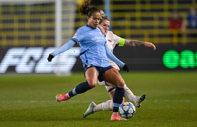 Manchester City Women v Chelsea Women UEFA Womens Champions League Mary Fowler of Manchester City Women and Millie Bright of Chelsea Women battles for the ball during the UEFA Womens Champions League quarter-final first leg match at Joie Stadium, Manchester UK Newspapers OUT Copyright: xKarlxVallantinex FIL-21598-0018